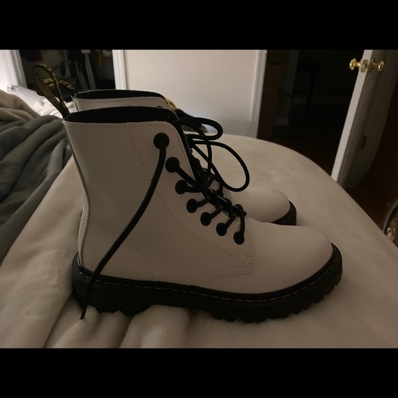 Doc Martens White Luna NWOT - Picture 4 of 5